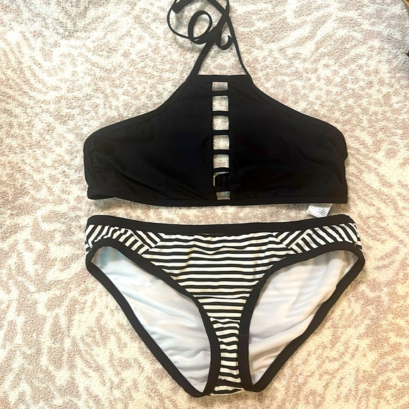 Gisni bini black and white bikini never worn nwot medium - Picture 1 of 7